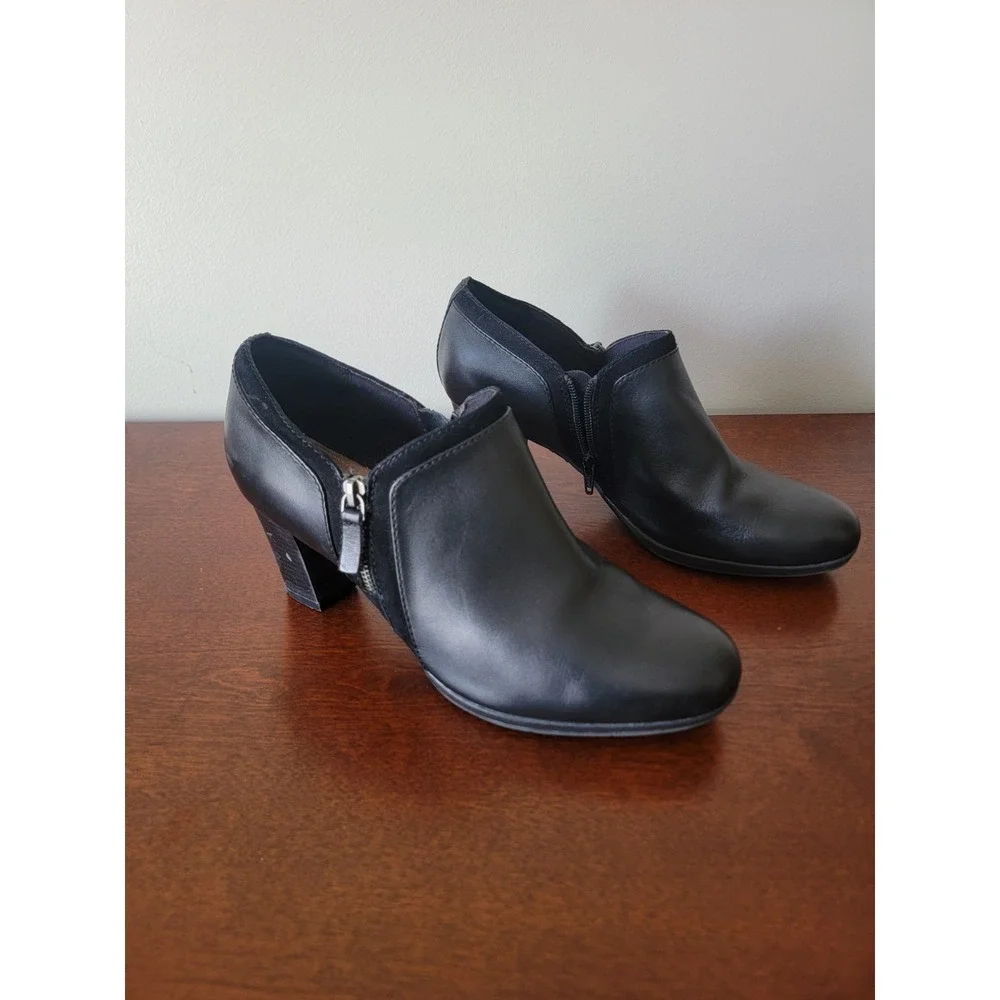 Clarks Women's 11M Black Leather Ankle Bootie Side Zip Round Toe Block Heel GUC